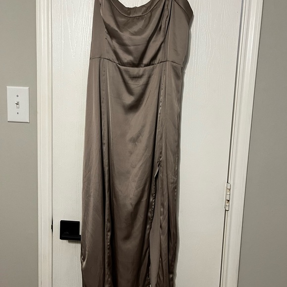 Abercrombie & Fitch Strapless Taupe Dress with a slit - Picture 1 of 4
